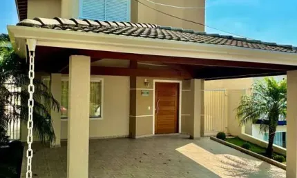 Casa belíssima com 03 dormitórios em Condomínio fechado em Atibaia