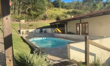 Chácara à venda com 03 dormitórios, por R$750.000,00 em Atibaia/SP