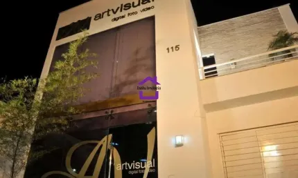 Prédio comercial no bairro quarta parada com 600 metros.