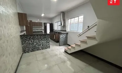 Casa com 3 quartos à venda na Avenida Dona Ida Cerati Magrini, 364, Piraporinha, Diadema por R$ 690.000