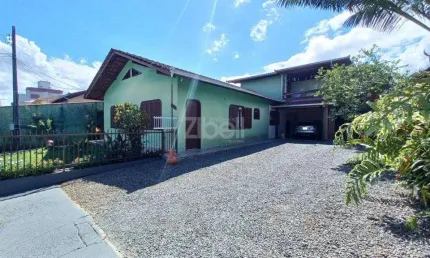 Casa com 3 quartos à venda na Rua Tabatinga, 523, Iririú, Joinville
