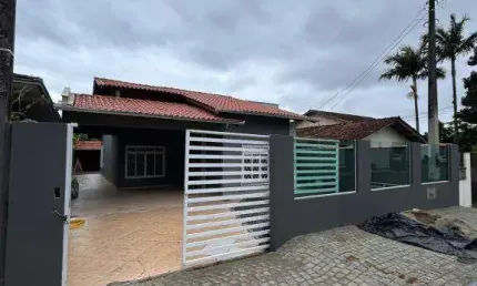 Casa com 3 quartos à venda na Rua Arthur Zoefeld, 144, Iririú, Joinville