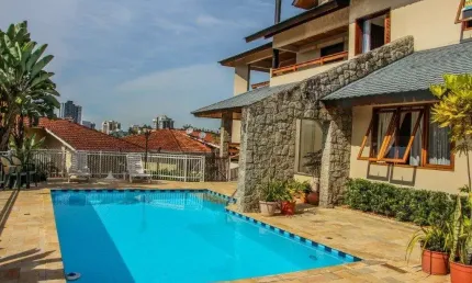 Casa com 5 quartos à venda na Rua Presidente Costa e Silva, 270, América, Joinville