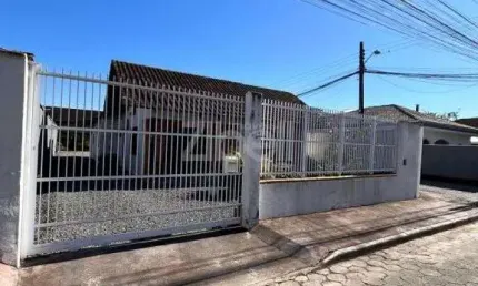 Casa com 3 quartos à venda na Rua Gustavo Richard, 163, Guanabara, Joinville