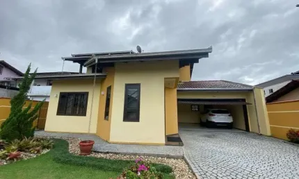 Casa com 3 quartos à venda na Rua Frontin, 107, Iririú, Joinville