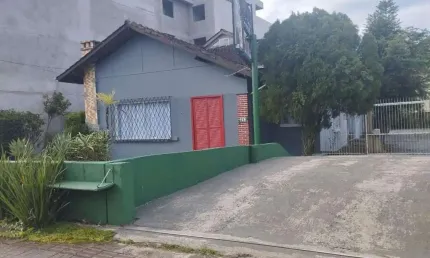 Casa para alugar na Rua Timbó, 392, América, Joinville