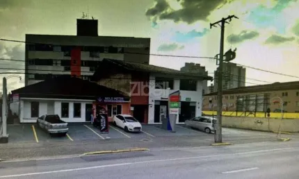 Casa comercial à venda na Avenida Doutor Albano Schulz, 865, Centro, Joinville