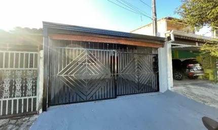 Oportunidade! Casa com 94m² construída e terreno de 125m² no Parque Esmeralda