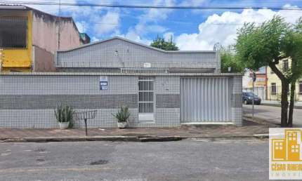 Excelente Casa Residencial com 03 Quartos no Monte Castelo