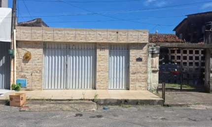 Excelente Casa Residencial com 03 Quartos no Cristo Redentor