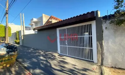 Linda casa á venda no Vista Alegre, com 03 dormitórios, sendo 01 suíte.