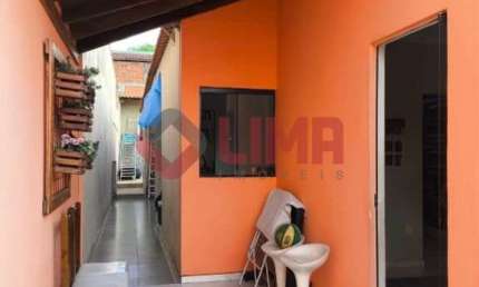 Excelente residência para venda na Vila Industrial, com 3 dormitórios, sendo 1 suíte e 2 vagas de garagem - terreno de 180 M² e área construída de  111 M².