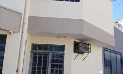 Prédio para locação ou venda com recepção, 6 salas, 4 banheiros próximo da Av. Duque de Caxias