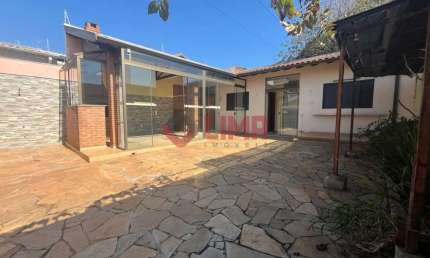 CASA NO BELA VISTA - 3 DORMITÓRIOS E SUÍTE - TERRENO 10X44 - BAURU/SP