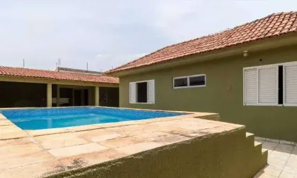 Casa térrea com 4 quartos próximo da UFMT - Comercial e Residencial - Bairro Jardim Petrópolis