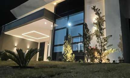 Casa térrea nova com 3 suítes - Condomínio Florais da Mata - Região do Chapéu do Sol
