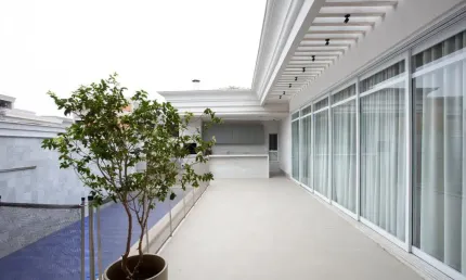 Casa térrea com 3 suítes e escritório - Condomínio Villa Jardim - Região do Santa Rosa - Ginco