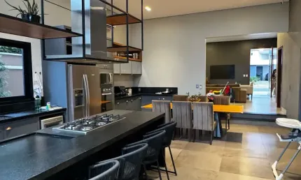 Casa térrea com 3 suítes - Excelente acabamento - Porteira fechada - Condomínio Florais do Valle