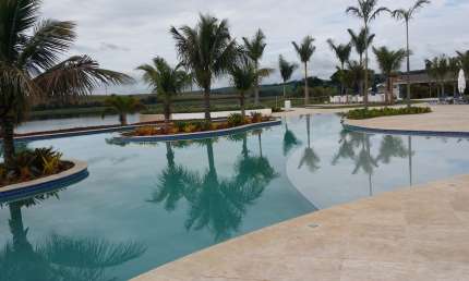 Terreno em condomínio Riviera de Santa Crisitina II à venda