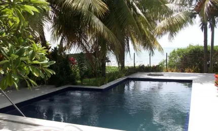 Beira-mar em carneiros: casa duplex mobiliada com conforto e sofisticação!