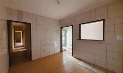 Casa padrão para Venda e Locação no Bairro Vila Albertina, em Ribeirão Preto