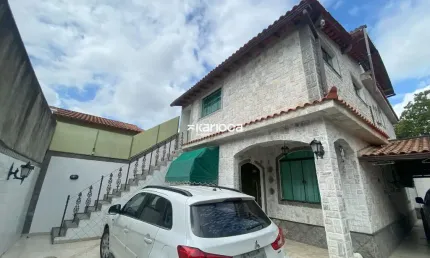 Casa para alugar com 85m², 2 quartos, 3 banheiros, 1 vaga de garagem.