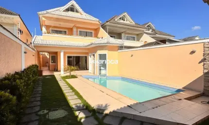 Casa para alugar com 300m², 5 quartos, 7 banheiros, 2 vagas de garagem.