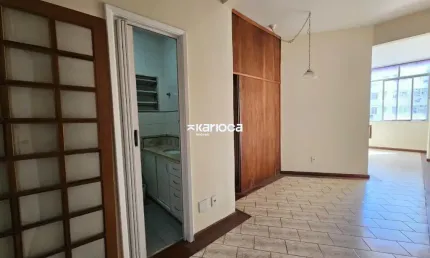 Apartamento para alugar com 65m², 2 quartos, 2 banheiros, 1 vaga de garagem.