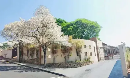 Sobrado Geminado no Condomínio Residencial José da Costa em Cambé