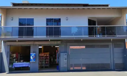 Sobrado com area comercial e dependencia nos fundos em cambé