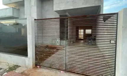 Casa Geminada Assobradada com 03 quartos no Jd Monte Alto em Cambé