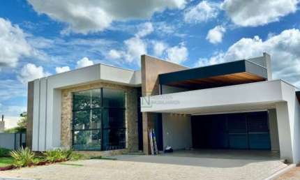 CASA TERREA ALTO PADRÃO COM 4 SUITES NO CONDOMINIO VILLAGIO DO ENGENHO
