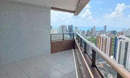 Amplo Apartamento de 166m2 com 4 Quartos, DCE, Ampla Varanda e 3 Garagens