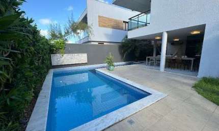 Casa de 356m2 com 4 Quartos + Lazer Privativo, em Condomínio Fechado