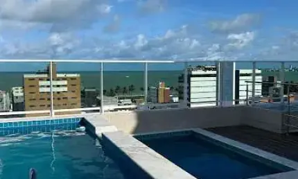 Apartamento de 63m2 com 2 Quartos + Varanda, Móveis Projetados e a 300m do Mar