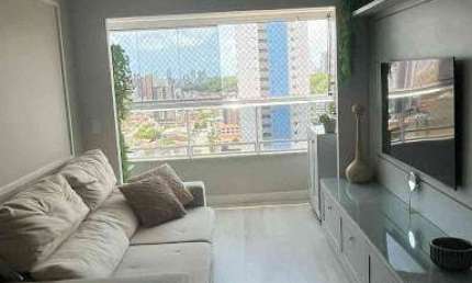 Apartamento de 65m2 com 2 Quartos, Todo Projetado, em Condomínio Club