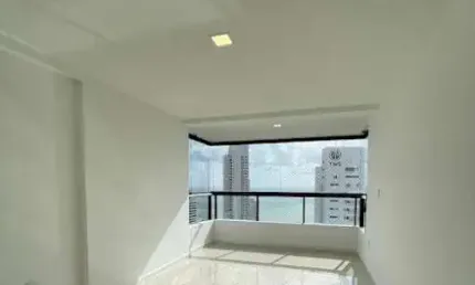 Apartamento de 220m2 com 4 Suítes e 33° Andar, Com Vista Mar