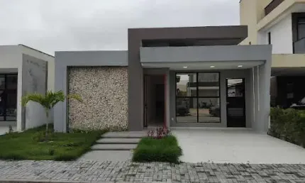Casa de 120m2 com 3 quartos + piscina privativa, em condomínio fechado