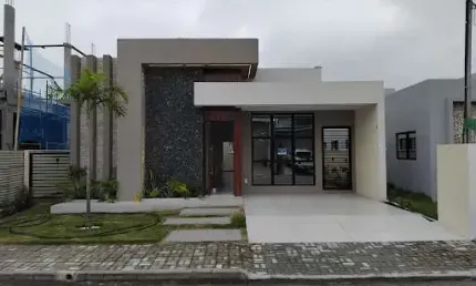 Casa de 120m2 com 3 quartos + piscina privativa, em condomínio fechado
