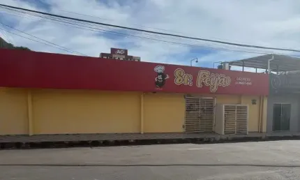 Vendo Casa Comercial. Ótima Localização no PARQUE 10