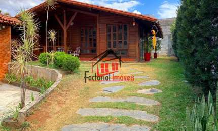 Casa Linear com 4 Quartos 2 Suítes 5 Banhos e 8 Vagas no Manacás!