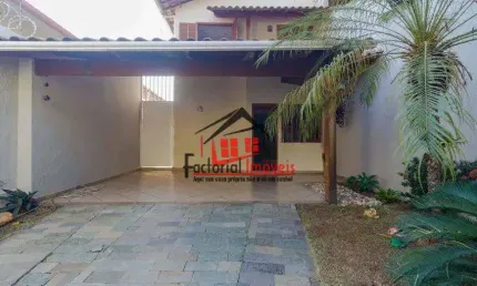 Casa com 3 quartos e 4 banheiros, duas vagas no castelo