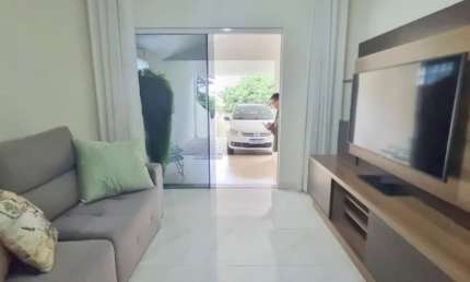 PIONEIROS CATARINENSE - 1 SUÍTE, 2 QUARTOS, COZINHA PLANEJ, QUINTAL AMPLO, 3 VAGAS, A/C-160m²