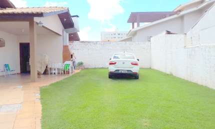 COUNTRY - CASA RES/COMERCIAL - 1 SUÍTE, 1 QUARTOS, SALA, COZINHA, CHURRASQ, TERRENO DE 400m²