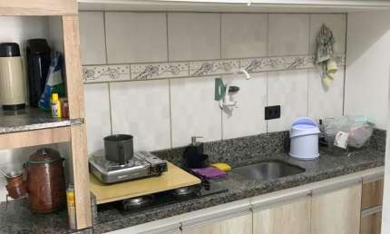 PIONEIROS CATARINENSE - 2 QUARTOS, SALA, COZINHA, BWC, A/SERVIÇO, 1 VAGA, A/C-64m²