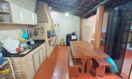 CANCELLI (Cond. Fechado) 1 SUÍTE, 2 QUARTOS, SALA, COZINHA, BWC, QUINTAL PEQUENO, ESPAÇO GOURMET, 2 VAGAS