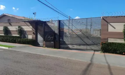 Casa em condomínio fechado com 3 quartos à venda no Jardim Maria Luiza, Londrina  por R$ 450.000
