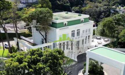 Vale do Loire, Apartamento de Luxo à venda com 4 suítes, 328m², Vista Mar, 4 vagas e maleiro. Condomínio completo. Finamente Decorado! Exclusivo.