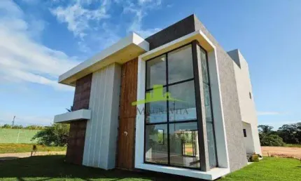 Casa à venda em Guarajuba: 4 suítes, piscina com hidromassagem, área gourmet, nascente total, 192m² de área construída. Condomínio Canto de Guarajuba.
