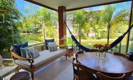 Apartamento térreo à venda na Villa da Enseada, Praia do Forte, 80m², 2 quartos, mobiliado e decorado, frente lago, porteira fechada, R$ 1.395.000,00